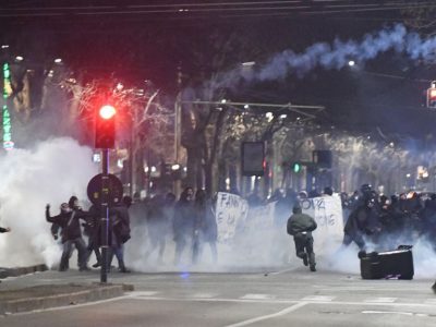 Stretta della polizia sugli anarchici per gli incidenti del febbraio scorso a Torino
