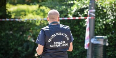 Trovato il cadavere di un uomo nel bagagliaio d...