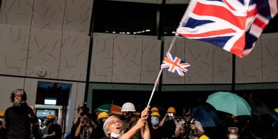Hong Kong, centinaia sotto il Consolato britann...