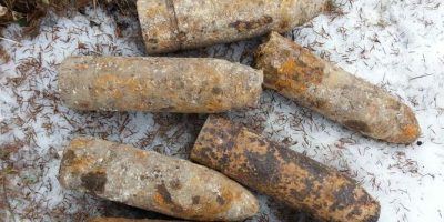 Maneggia bomba della Prima guerra: ferito in mo...