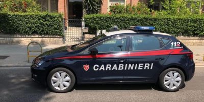 Picchia insegnante e il padre di una compagna d...