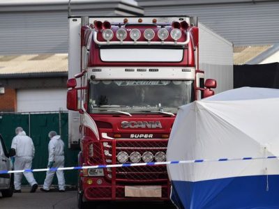 “Non riesco a respirare, muoio”: è l’ultimo sms dal tir con 39 migranti morti