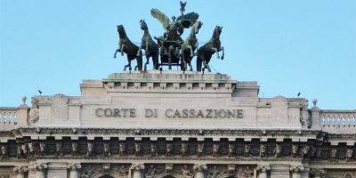 Baciò allieva di 14 anni: prof di  ginnastica c...