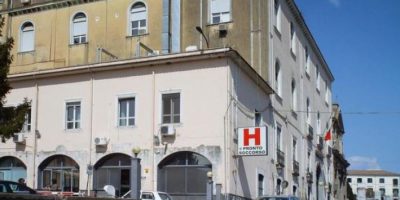 Sparatoria in ospedale per un ricovero: due feriti