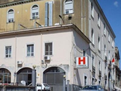 Sparatoria in ospedale per un ricovero: due feriti