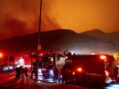 Maxi incendio a Los Angeles: sono già 100 mila gli evacuati