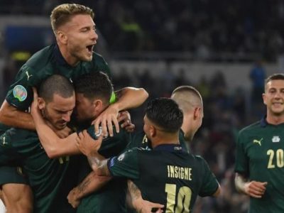 L’Italia senza strafare mette nel sacco anche la Grecia: 2-0