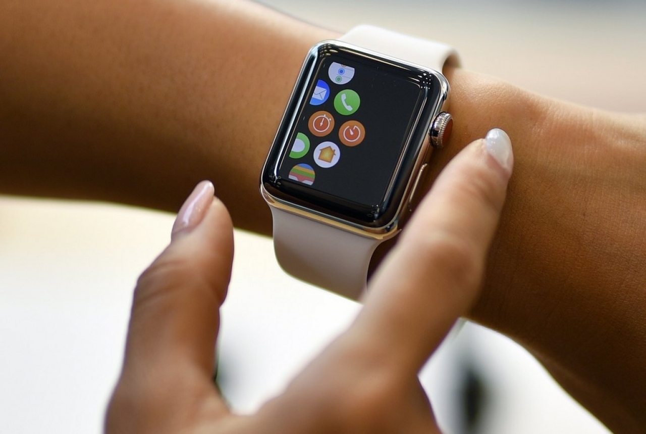 Apple меняет apple watch. Смарт часы женские Эппл вотч. Эпл вотч se 2. Эпл вотч 7. Часы эпл вотч 7 женские.