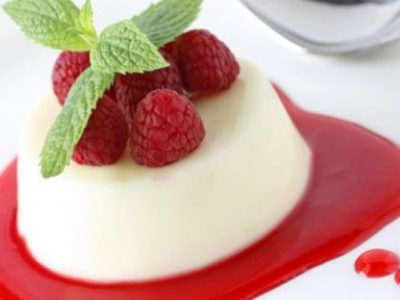 Una squisitezza per finire il pasto con gusto: la panna cotta