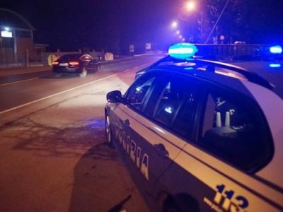 In moto si scontra con auto della polizia: morto 25enne