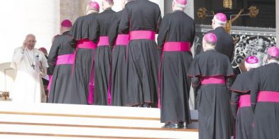 Sinodo: spiraglio per i preti sposati e arriva ...