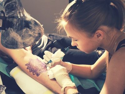 In Italia 13 persone su 100 hanno almeno un tatuaggio