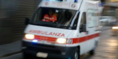 Ghanese accoltella la sua ex e poi si ferisce c...