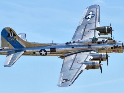 Usa, si schianta un vecchio bombardiere B-17, sette morti e parecchi feriti