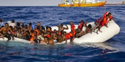 Ribaltato un barchino a Lampedusa: recuperati i...