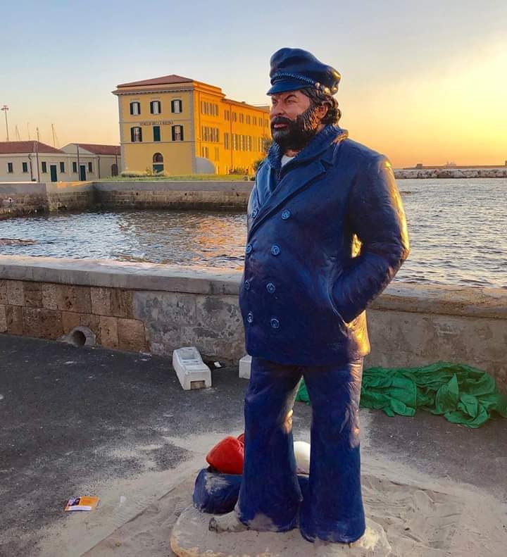 statua bud spencer livorno