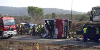 Incidente bus in Catalogna, le famiglie delle v...