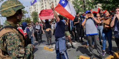 Ancora decine di migliaia di persone in piazza ...