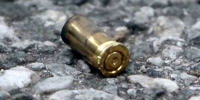 Colpi di pistola contro la finestra della casa ...