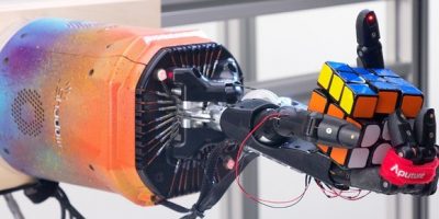 Dactyl, il robot che risolve il Cubo di Rubik c...