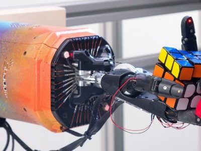 Dactyl, il robot che risolve il Cubo di Rubik con una mano