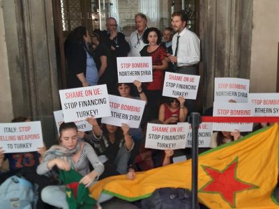 Parzialmente bloccato l’ingresso agli Uffizi “Fermate la guerra in Siria”
