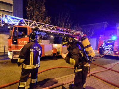 Fabbrica di tessuti è stata distrutta da un violento incendio