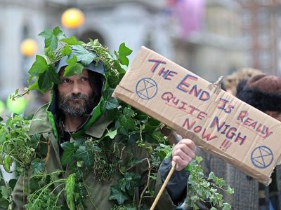 Presidio di Extinction Rebellion su un ponte della Senna