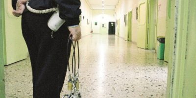 Torino, arrestate 6 guardie carcerarie, l’...