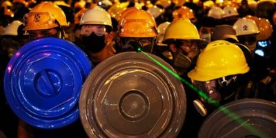 Divieto di indossare maschere alle manifestazioni