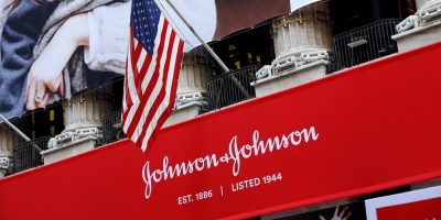 La Johnson & Johnson condannata a pagare 8...