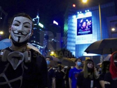 Hong Kong, rimane il divieto di indossare maschere alle manifestazioni