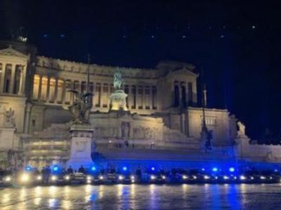 Omaggio ai due agenti uccisi: sirene all’Altare della Patria