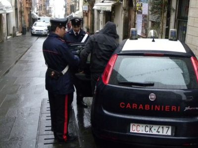 Nigeriana fermata con oltre 2 chili di cannabis nello zaino, arrestata