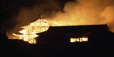 Distrutto dalle fiamme il castello di Okinawa, ...