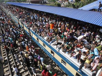 E’ di 46 morti e 42 feriti il bilancio dell’ incendio su un treno in Pakistan