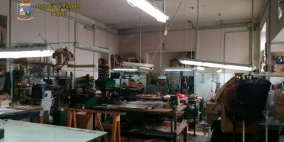 Pelletteria sequestrata a Napoli per rifiuti ca...