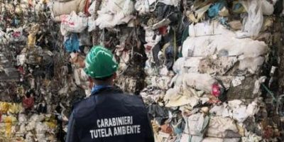 Rifiuti illeciti in capannoni del Nord e sepolt...