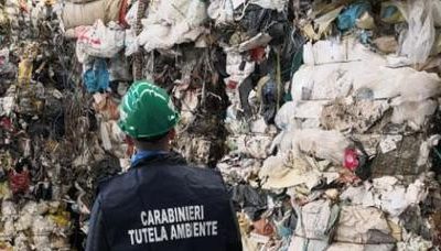Rifiuti illeciti in capannoni del Nord e sepolti in Calabria, 11 arresti