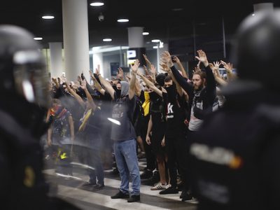 Catalogna, proseguono i violenti scontri e le proteste, 41 feriti e numerosi arresti