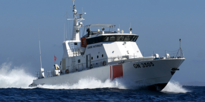 Motovedette bloccano e fanno tornare in Tunisia...