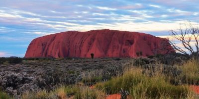 Uluru, la montagna sacra australiana ritorna ag...