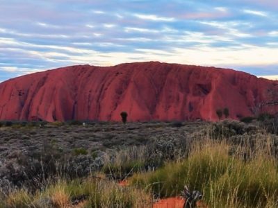 Uluru, la montagna sacra australiana ritorna agli aborigeni