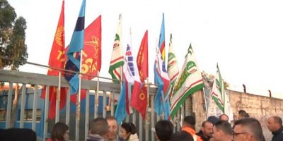 Ex Ilva, dura contestazione degli operai al pre...