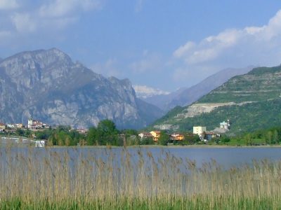 Pescatori ritrovano resti umani nel lago di Annone Brianza
