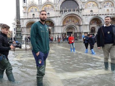 Solidarietà dalla Nazionale di calcio: una delegazione a Venezia