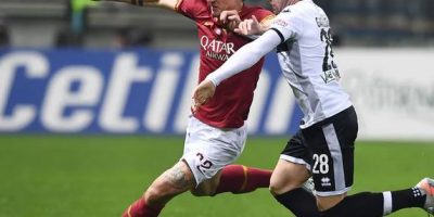 La Roma affonda a Parma (2-0), la Juve soffre m...