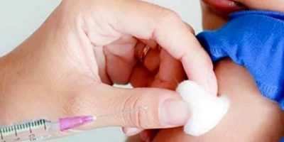 Bimbo ha la leucemia, compagni si vaccinano per...