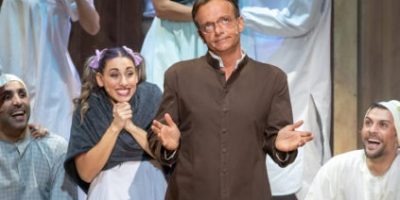 Nei teatri italiani ritorna “Aggiungi un ...