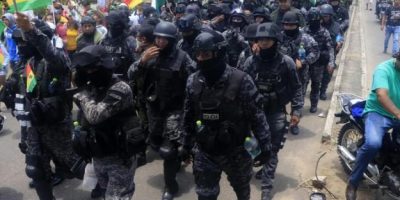 Tre morti e trenta feriti nei duri scontri di p...